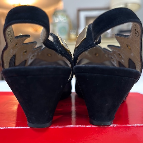 Charles Jourdan Black and Gold Kitten Heel Suede Mesh Square Gold Studs Size 7.5 - Picture 4 of 10